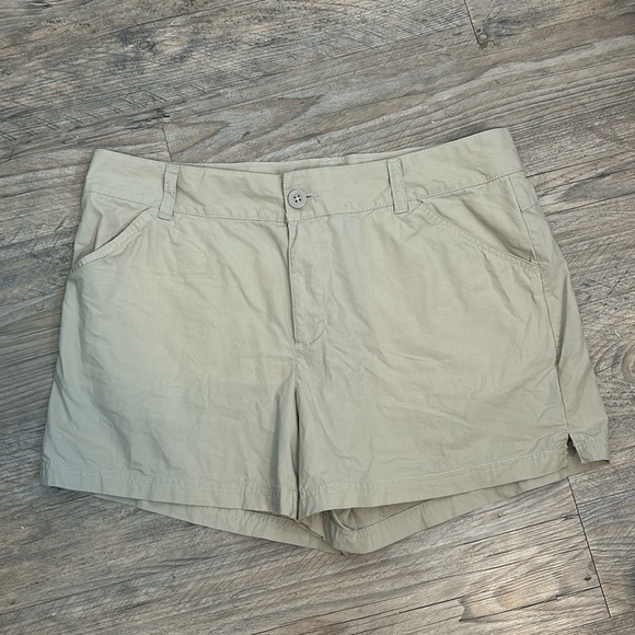 Columbia Khaki Midi Shorts Athletic‎ - Picture 1 of 7